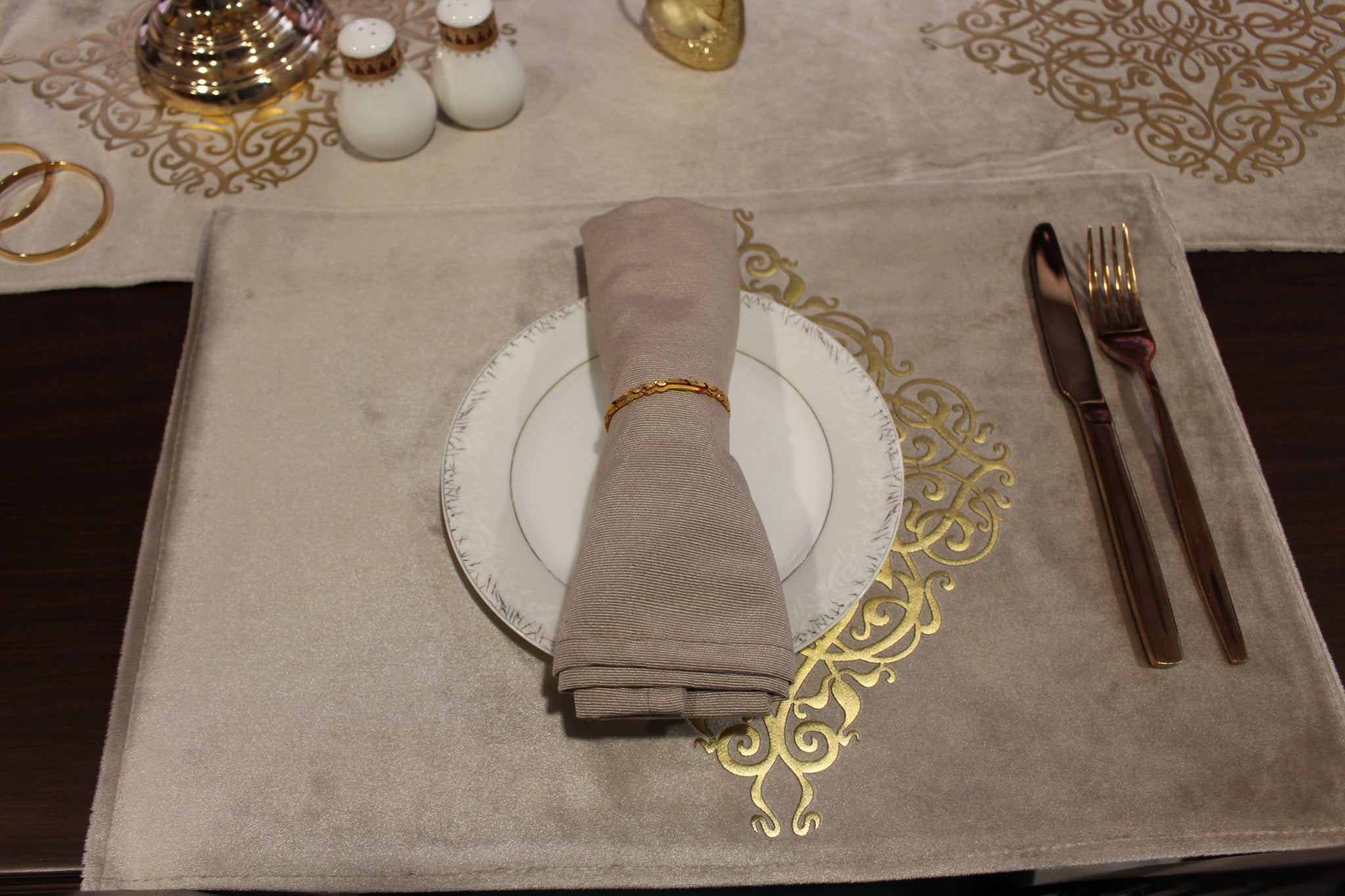 4Pc 40 x 30cm Luxury Pure Velvet Greek Placemats Table Mat Dinning