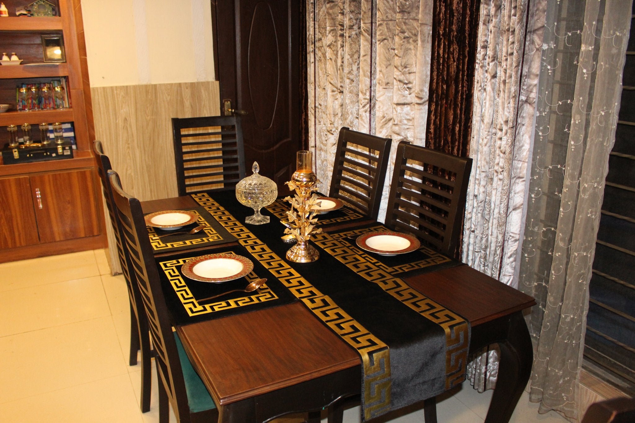 Table runner Luxury sparkle Pure Velvet 83" inches Black with Gold Key