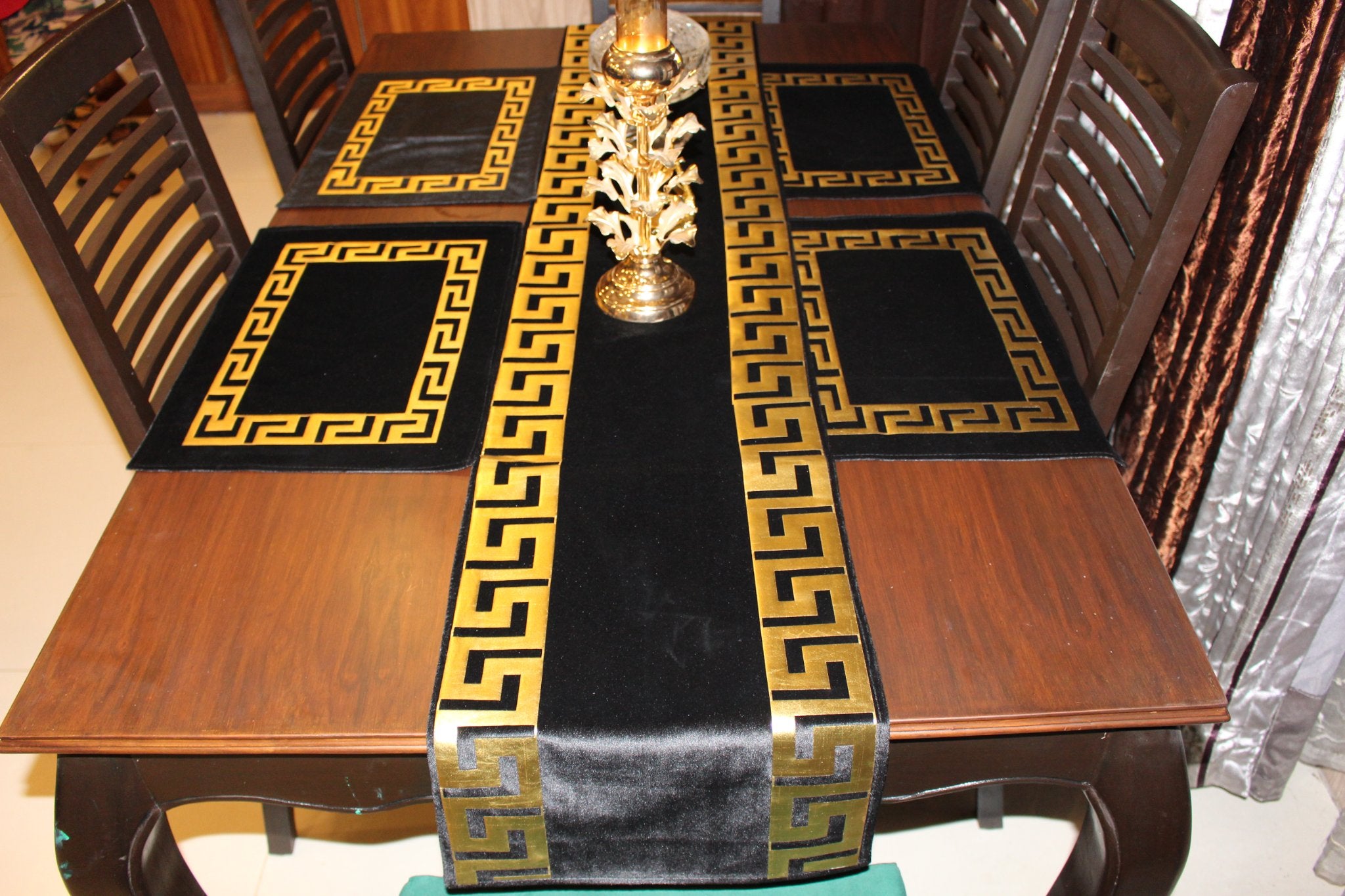 Table runner Luxury sparkle Pure Velvet 83" inches Black with Gold Key