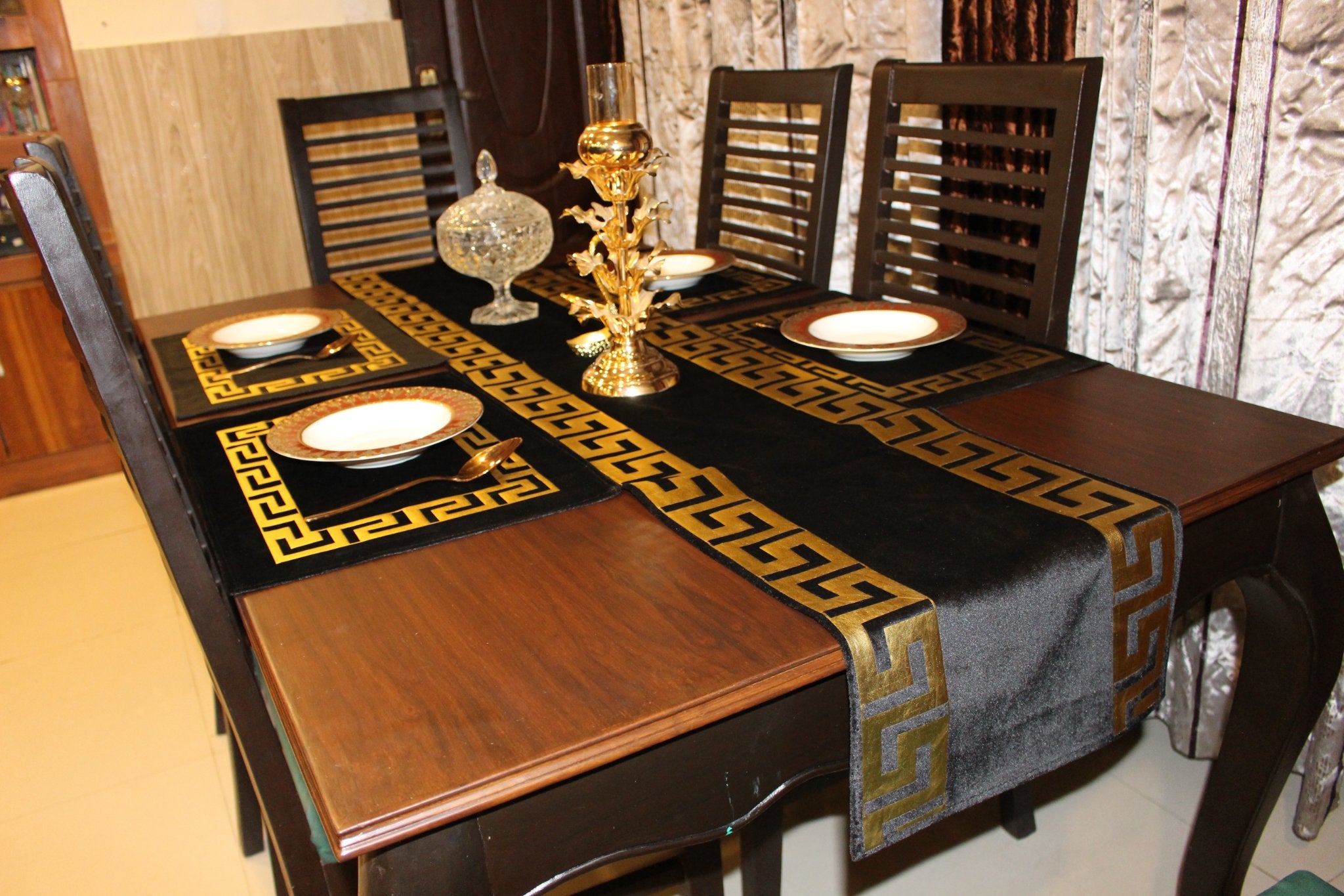 Table runner Luxury sparkle Pure Velvet 83" inches Black with Gold Key
