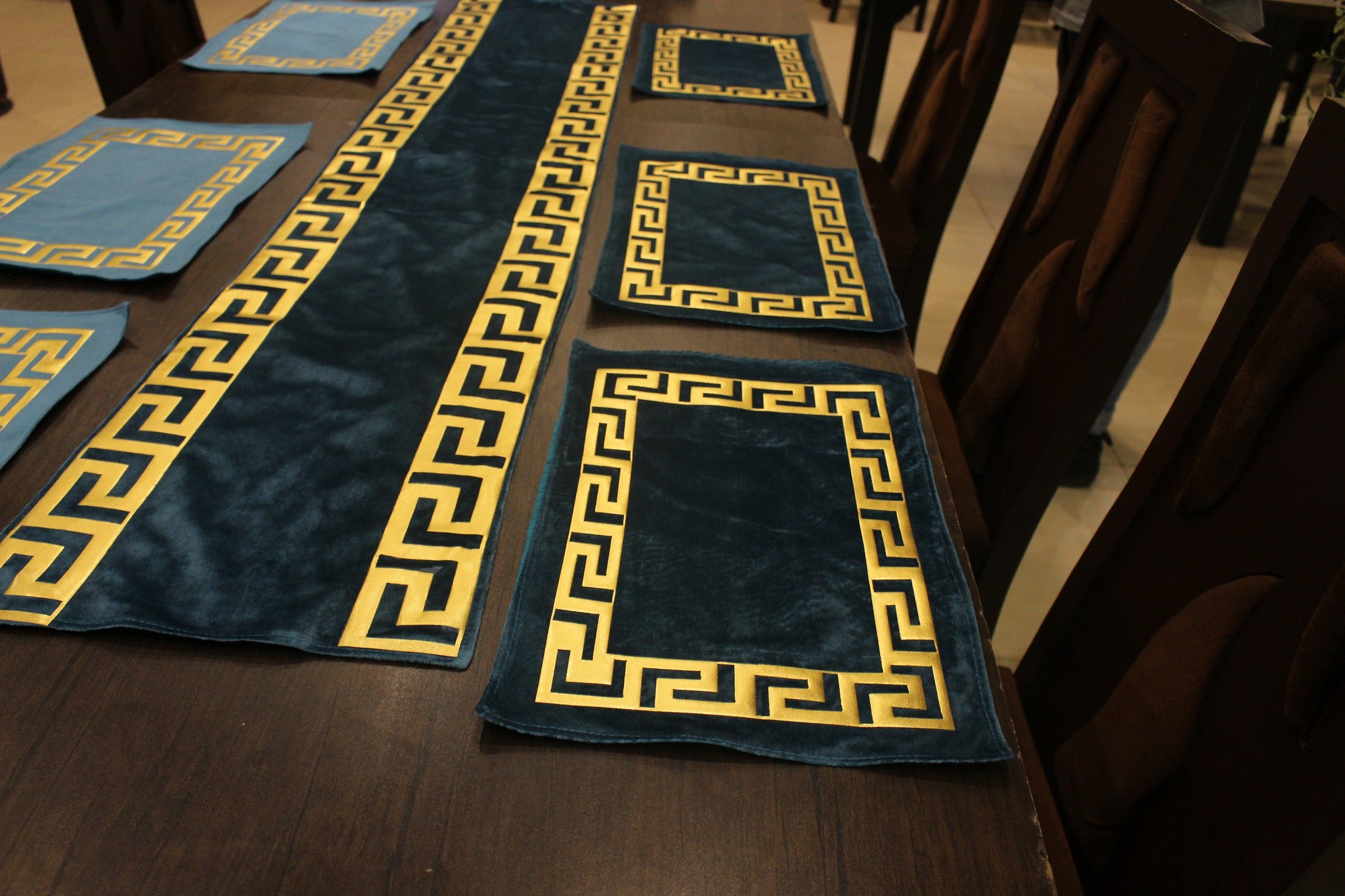 Luxury Velvet Table Runner + 6pc Placemats