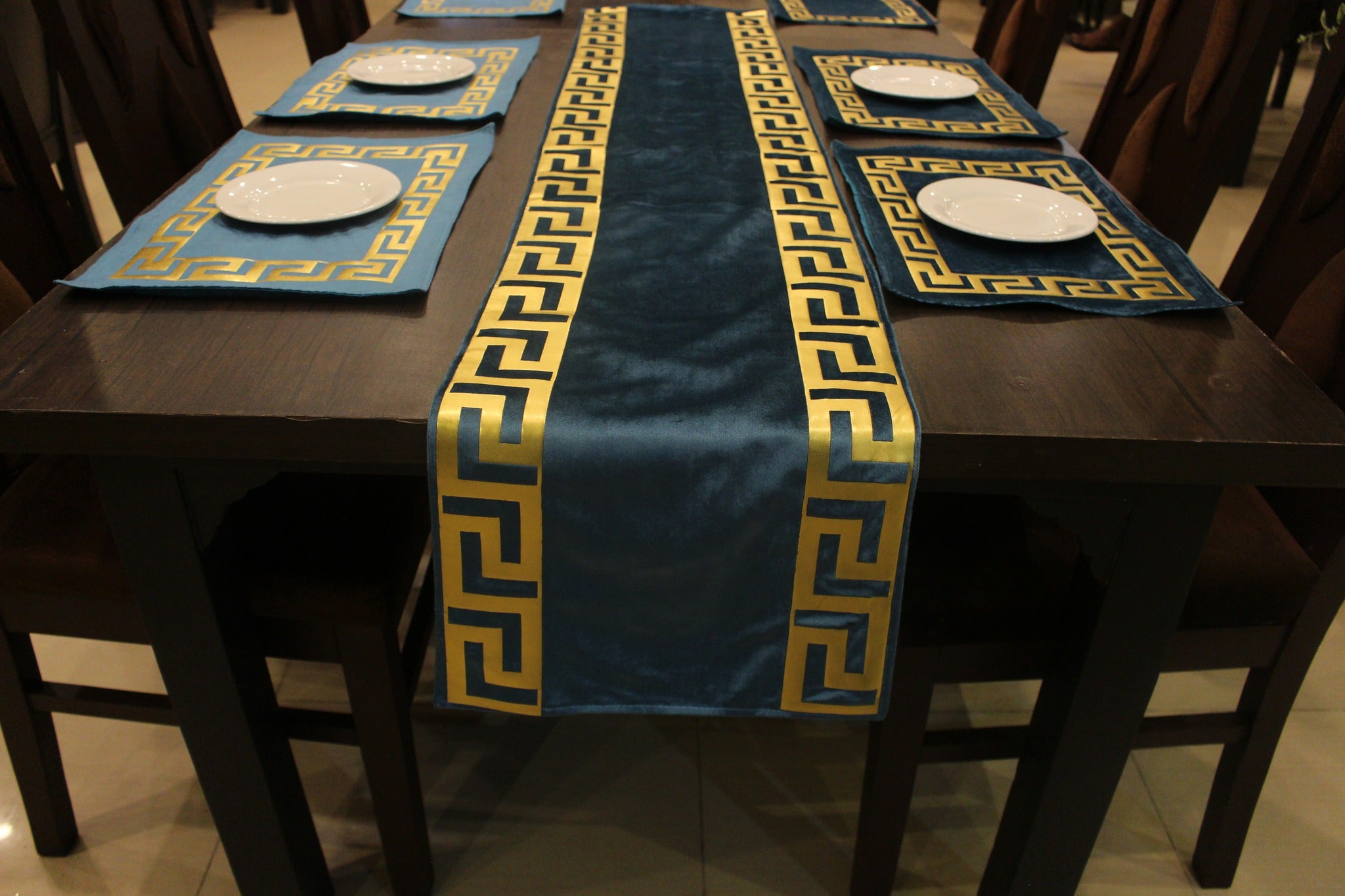 Luxury Velvet Table Runner + 6pc Placemats