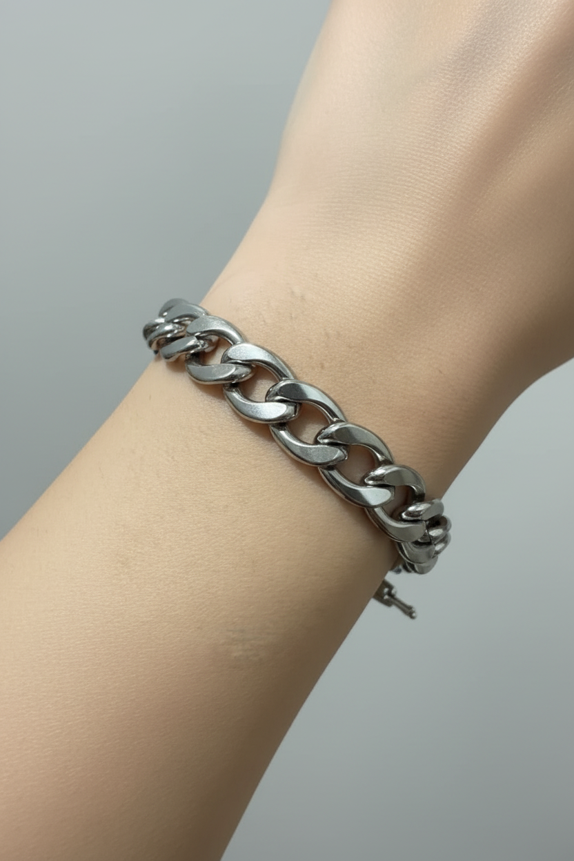 Curb Chain Bracelet on Model 1